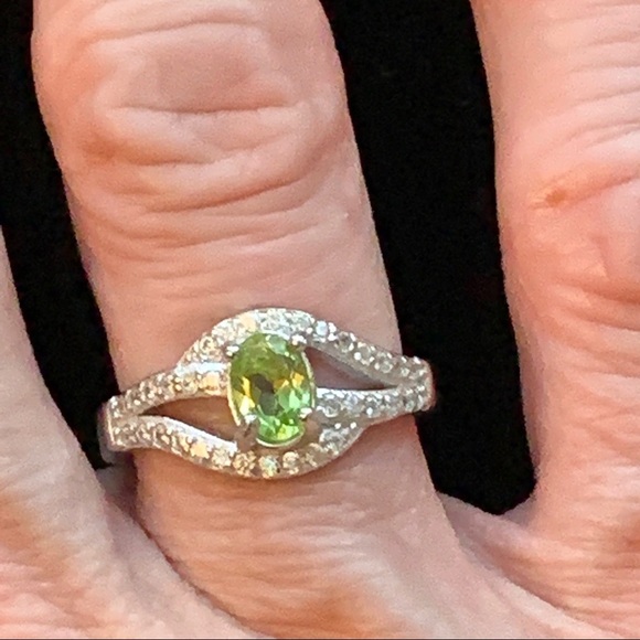 Natural Peridot Gemstone Ring with 925 Silver - Picture 8 of 9